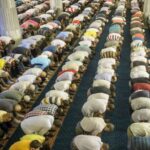 Amalan-Amalan Berpahala Seperti Shalat Malam (3) Melaksanakan shalat tarawih semuanya bersama imam